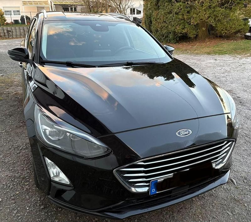 Schwarz Gebraucht 2021 Ford Focus Titanium Kombi | 15.699 € (Etwas zu teuer) - Bild 1/4