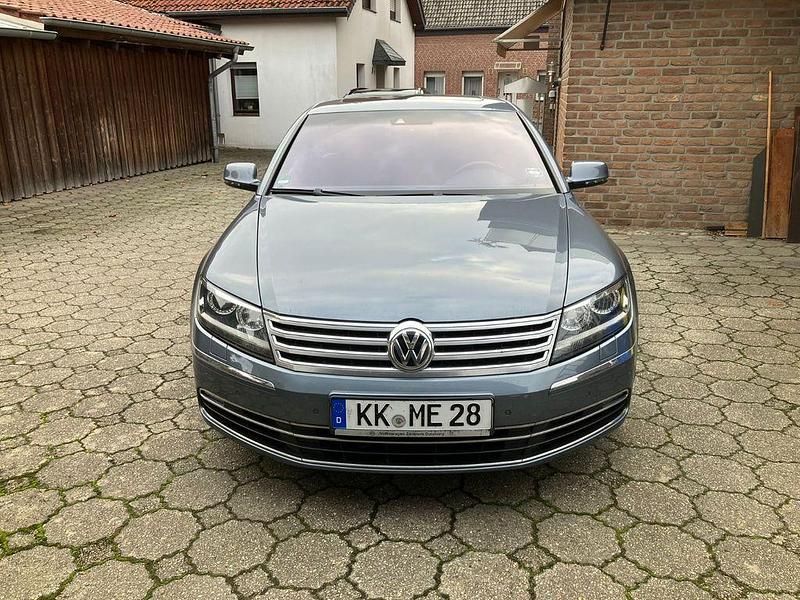 Grau Gebraucht 2014 VW Phaeton Limousine | 18.000 € (Fairer Preis) - Bild 1/4