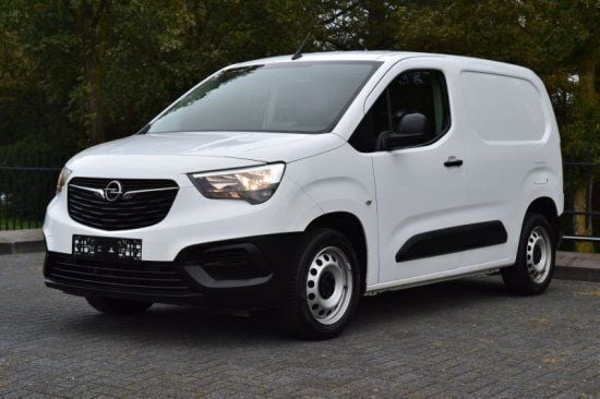 Weiß Gebraucht 2020 Opel Combo Selection Van / Kleinbus | 10.950 € (Guter Preis) - Bild 1/4