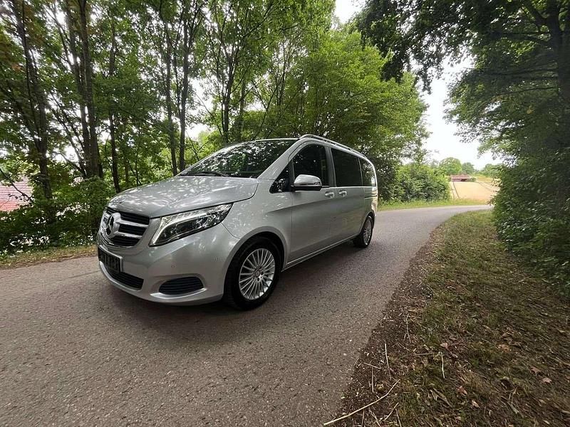 Silber Gebraucht 2016 Mercedes V220 Van / Kleinbus | 34.900 € (Superpreis) - Bild 1/4