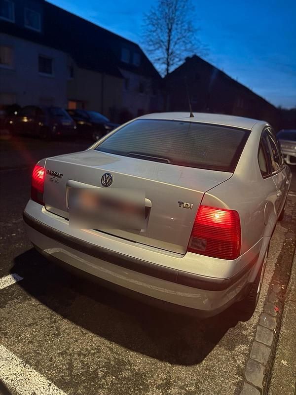 Gebraucht VW Passat 115 PS (84 kW) 2000 Grau Limousine