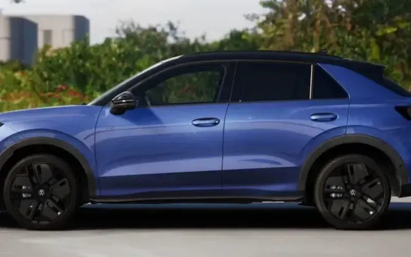 Neu VW T-Roc R-line 150 PS (110 kW) 2026 Blau SUV