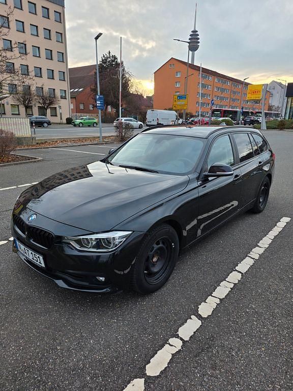 Schwarz Gebraucht 2017 BMW 320 Efficient Dynamics Kombi | 11.000 € (Guter Preis) - Bild 1/4