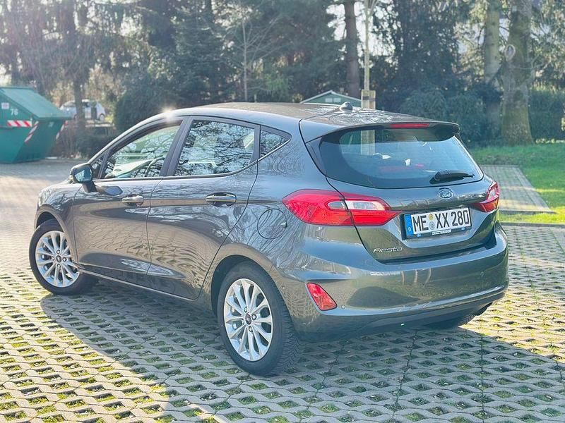 Gebraucht Ford Fiesta Cool & Connect 86 PS (63 kW) 2018 Grau Kleinwagen