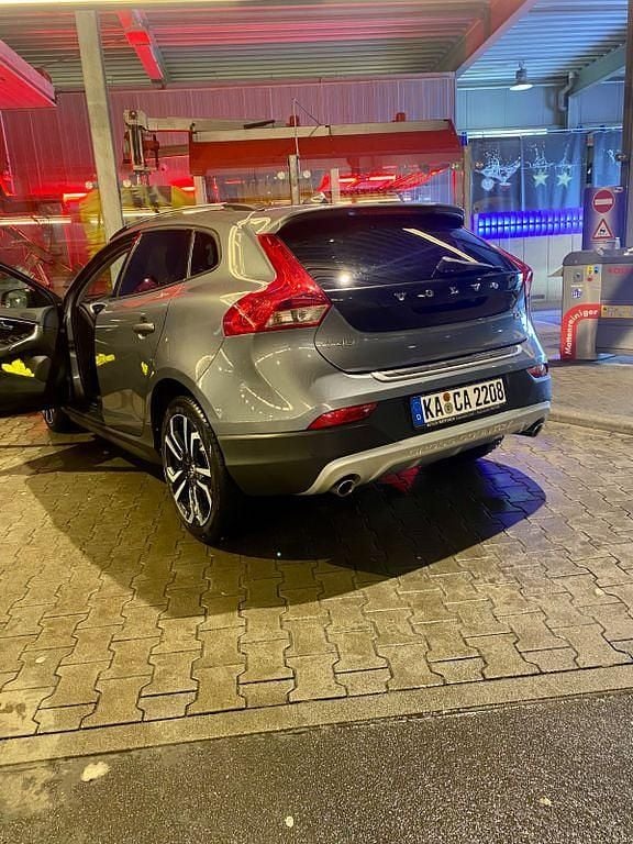 Gebraucht Volvo V40 CC Momentum 190 PS (139 kW) 2016 Grau Kombi