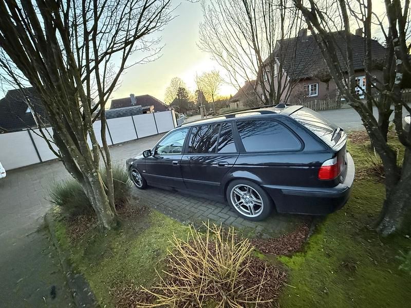 Gebraucht BMW 530 193 PS (141 kW) 2001 Schwarz Kombi