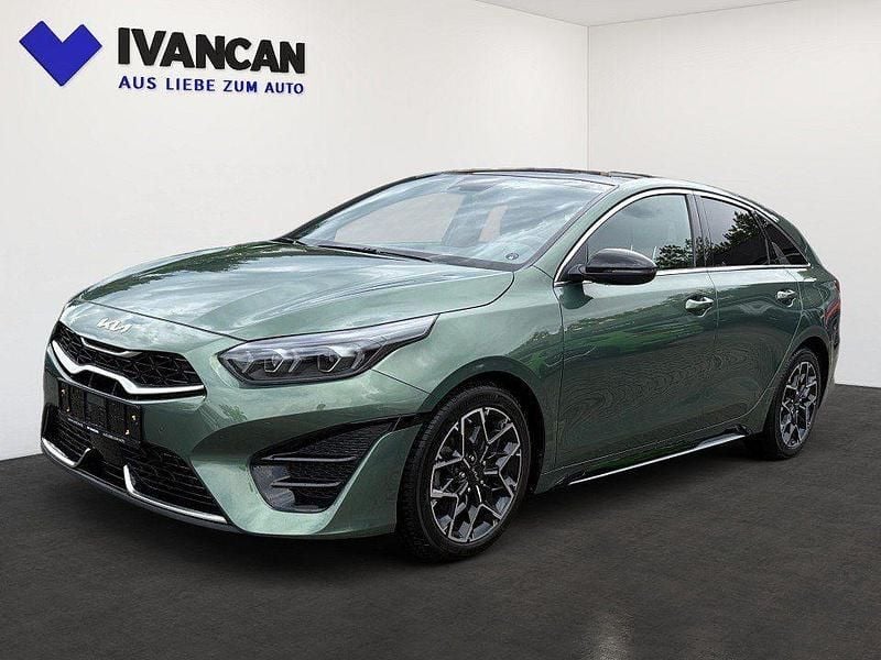 Grün Gebraucht 2023 Kia ProCeed GT-Line Kleinwagen | 25.990 € (Fairer Preis) - Bild 1/4