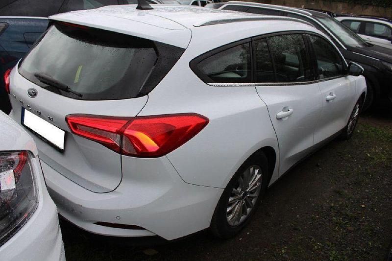 Gebraucht Ford Focus Titanium 125 PS (91 kW) 2021 Weiß Kombi