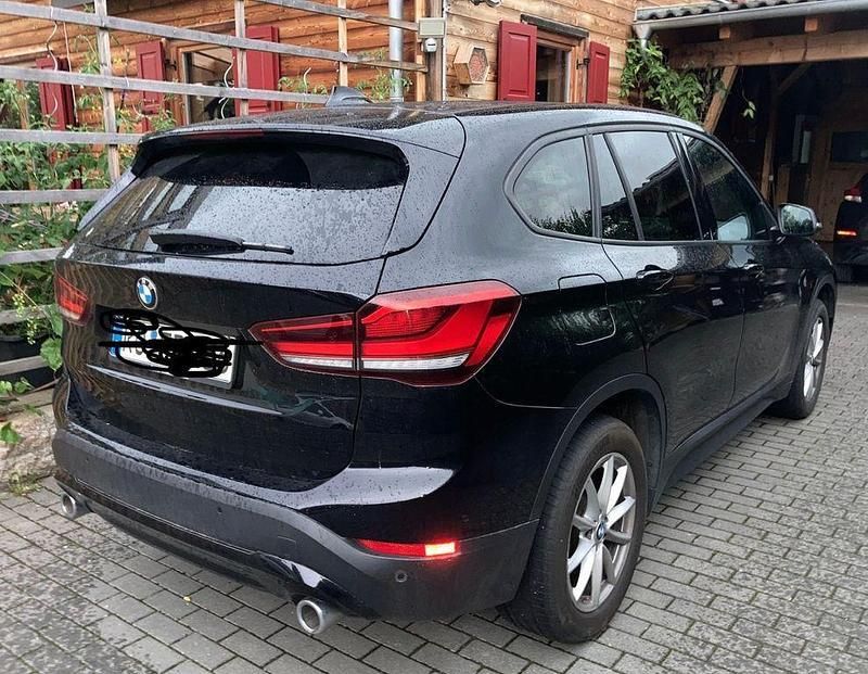Schwarz Gebraucht 2019 BMW X1 Advantage SUV | 19.000 € (Superpreis) - Bild 1/4