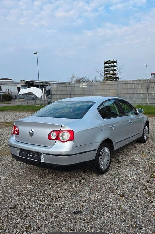 Gebraucht VW Passat 116 PS (85 kW) 2007 Silber Limousine