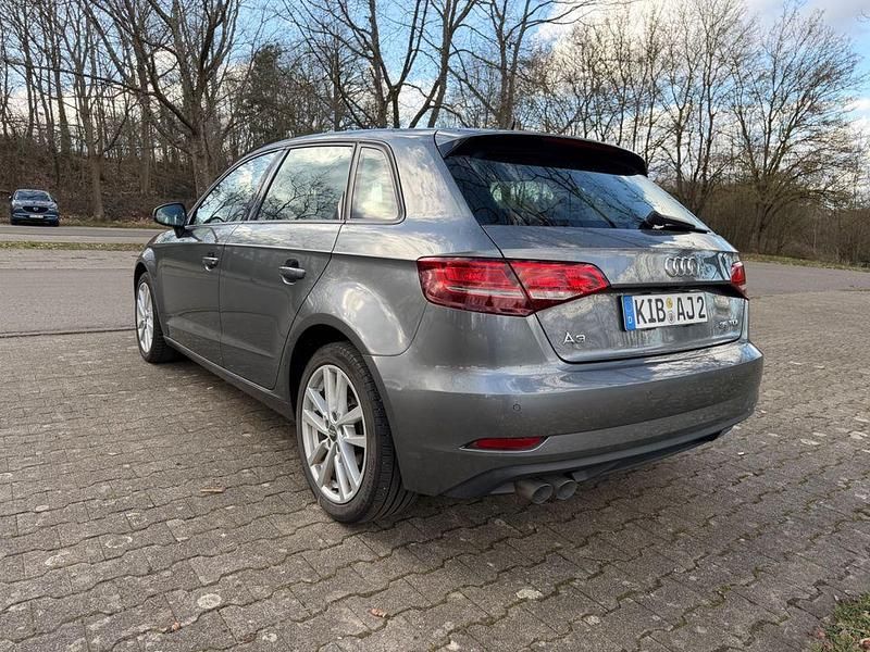 Gebraucht Audi A3 Sport 150 PS (110 kW) 2020 Grau Limousine