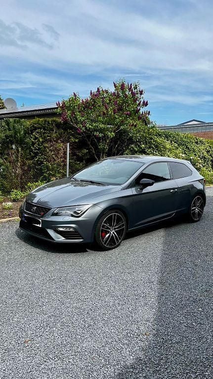 Grau Gebraucht 2018 Cupra Leon Limousine | 19.500 € (Superpreis) - Bild 1/4