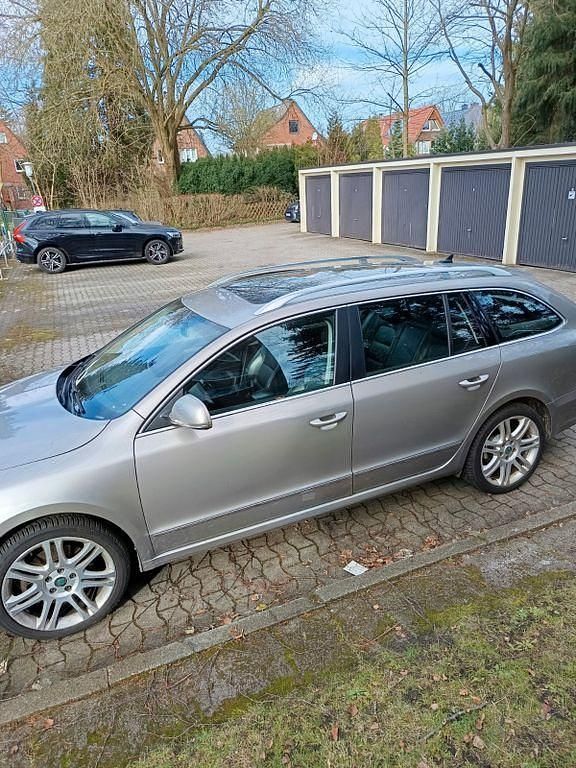 Gebraucht Skoda Superb Exclusive 160 PS (117 kW) 2013 Silber Kombi