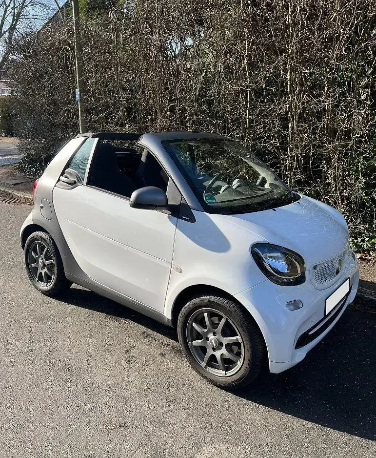 Gebraucht Smart ForTwo Cabrio Passion 71 PS (52 kW) 2016 Weiß Cabrio