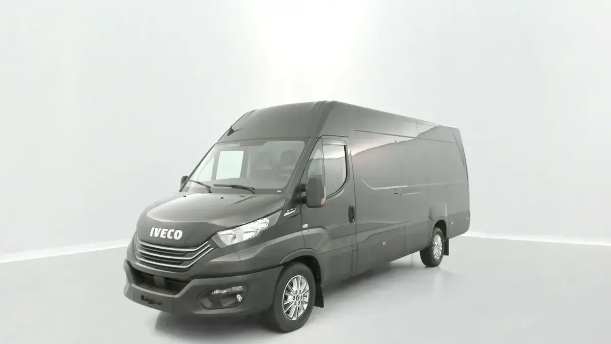 Second-hand Iveco Daily 156 CP (114 kW) 2022 Negru Van