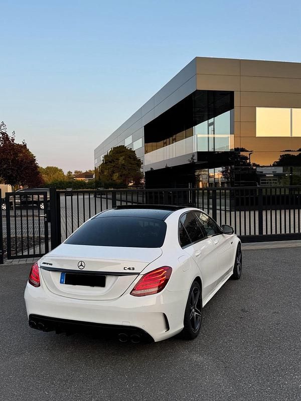 Weiß Gebraucht 2016 Mercedes C43 AMG AMG Limousine | 27.900 € (Fairer Preis) - Bild 1/4