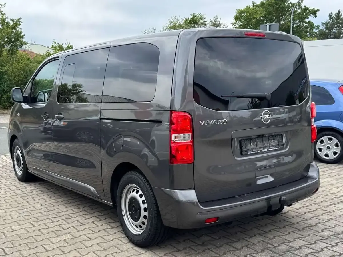 Gebraucht Opel Vivaro-e Combi 144 PS (105 kW) 2021 Moonstone grey Van / Kleinbus