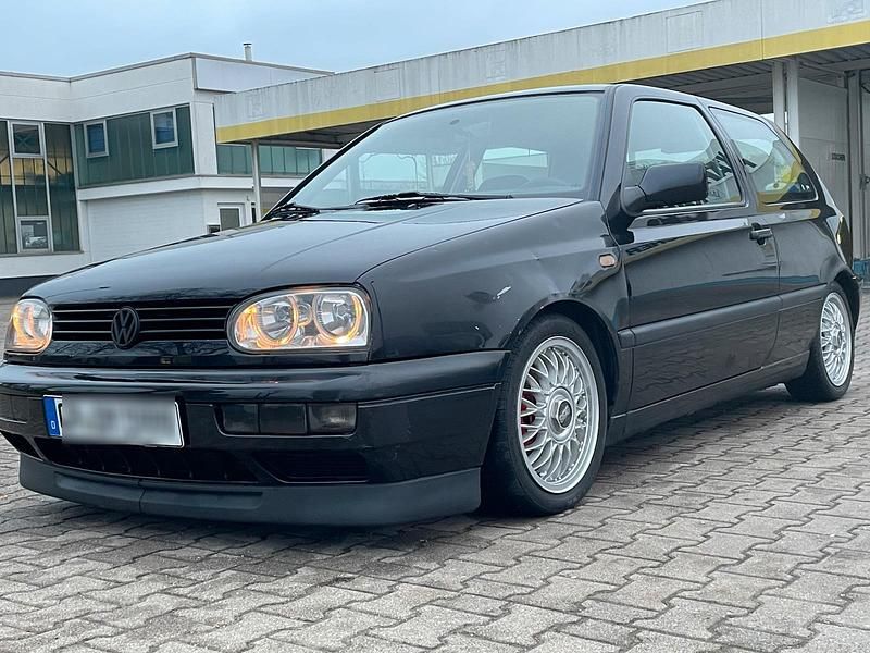 Schwarz Gebraucht 1999 VW Golf IV Kleinwagen | 2.200 € (Teuer) - Bild 1/4