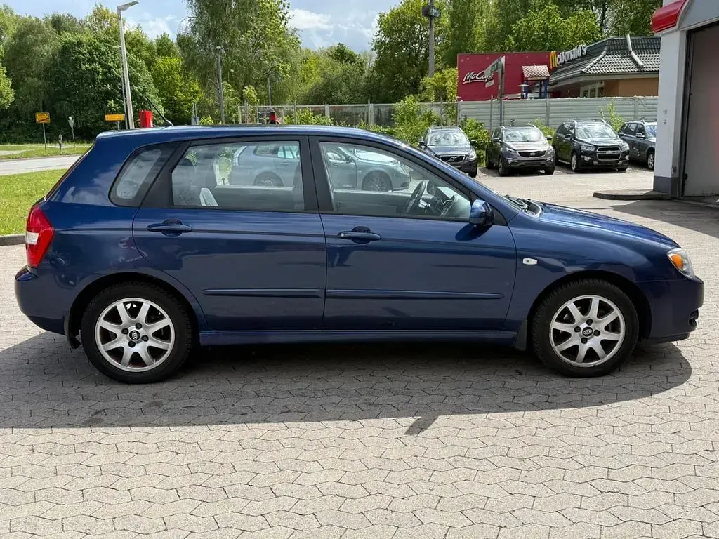 Gebraucht Kia Cerato EX 143 PS (105 kW) 2005 Blau Limousine