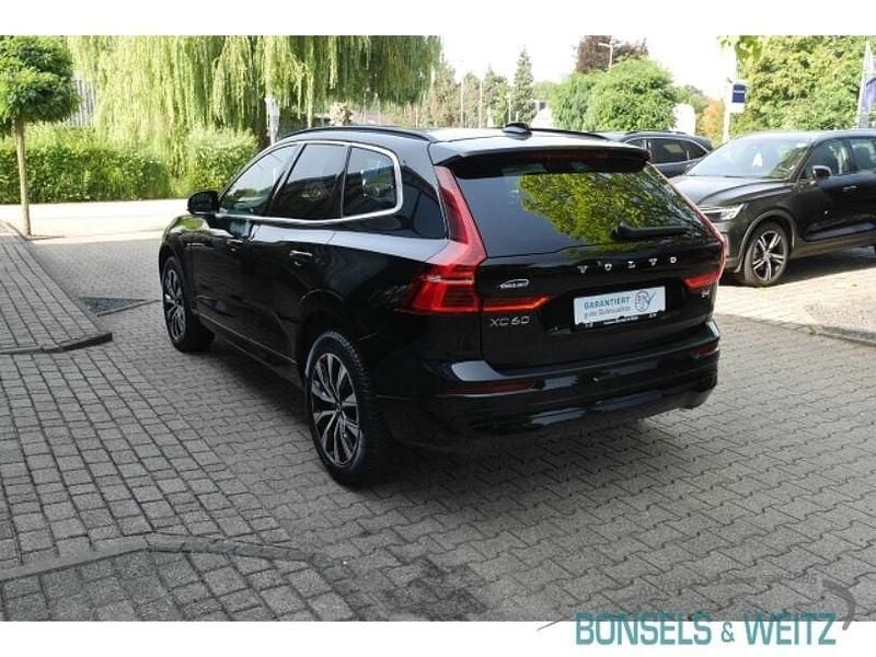 Gebraucht Volvo XC60 Core 197 PS (144 kW) 2023 Schwarz metallic SUV