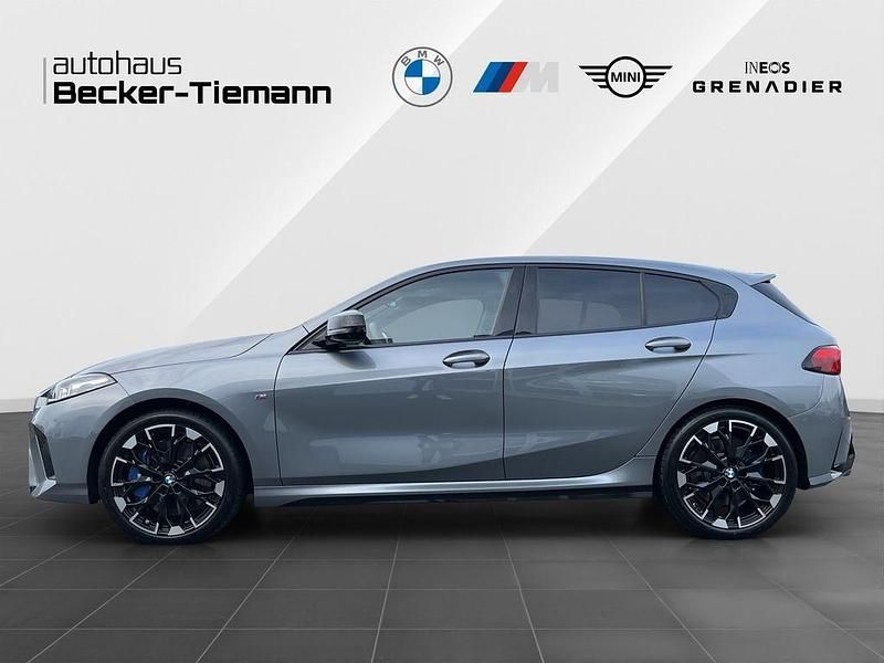 Gebraucht BMW M135 Shadowline 300 PS (220 kW) 2025 Skyscraper grau Kleinwagen