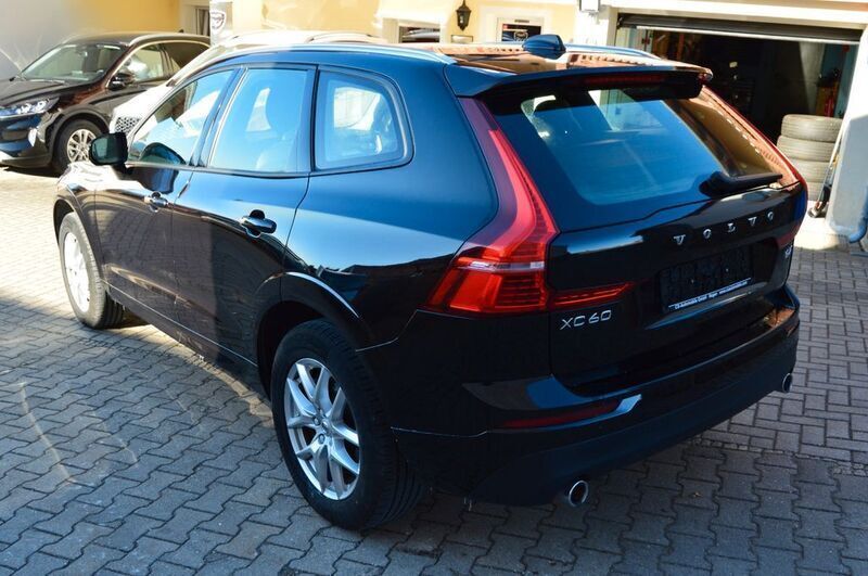 Gebraucht Volvo XC60 Momentum 197 PS (144 kW) 2020 Schwarz SUV