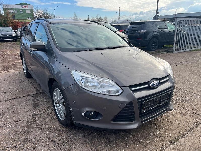 Gebraucht Ford Focus 116 PS (85 kW) 2014 Grau Kombi