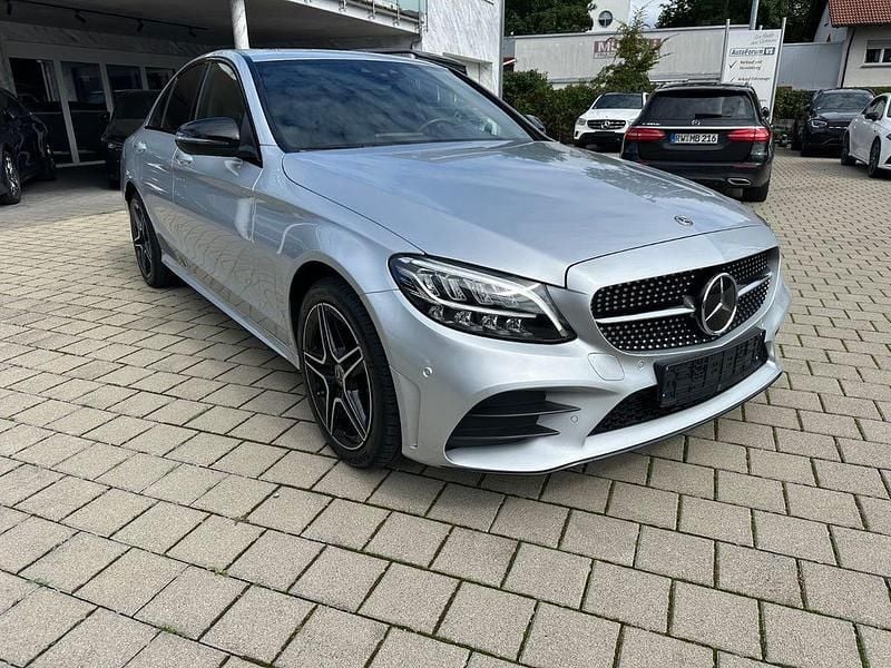 Silber Gebraucht 2019 Mercedes C200 AMG Limousine | 27.490 € (Etwas zu teuer) - Bild 1/4