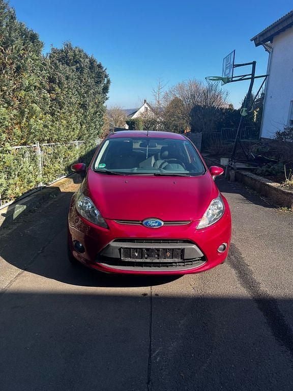 Gebraucht Ford Fiesta Ghia 82 PS (60 kW) 2009 Rot Kleinwagen