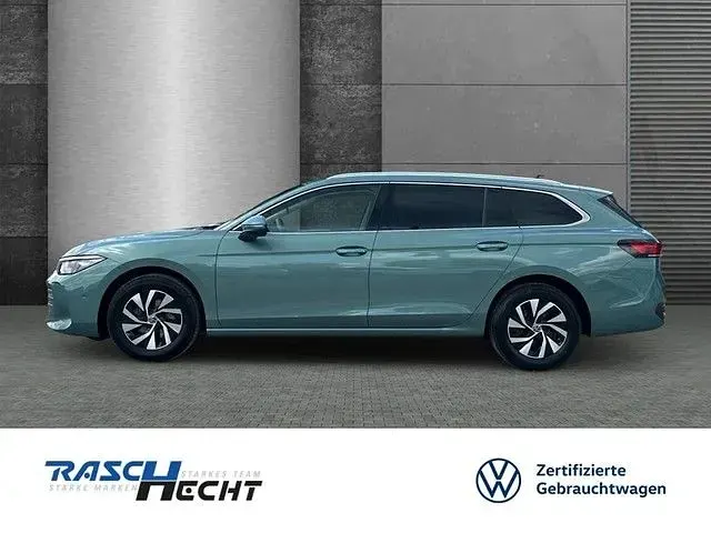 Gebraucht VW Passat Business 122 PS (89 kW) 2025 Maripositgrün metallic Kombi