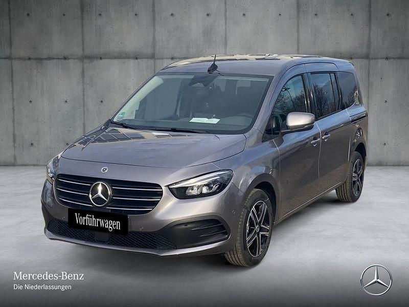 Gebraucht Mercedes T180 Progressive 131 PS (96 kW) 2026 Grau Van / Kleinbus