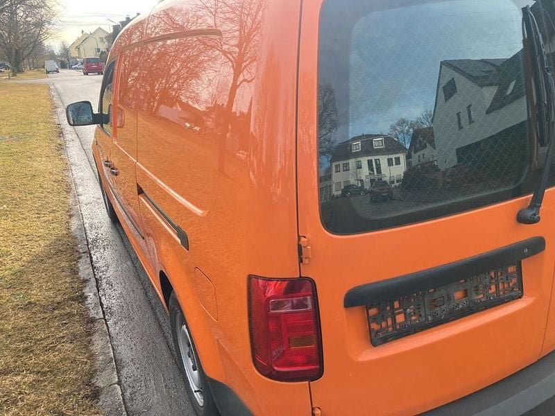 Gebraucht VW Caddy Maxi 102 PS (75 kW) 2017 Orange Van / Kleinbus