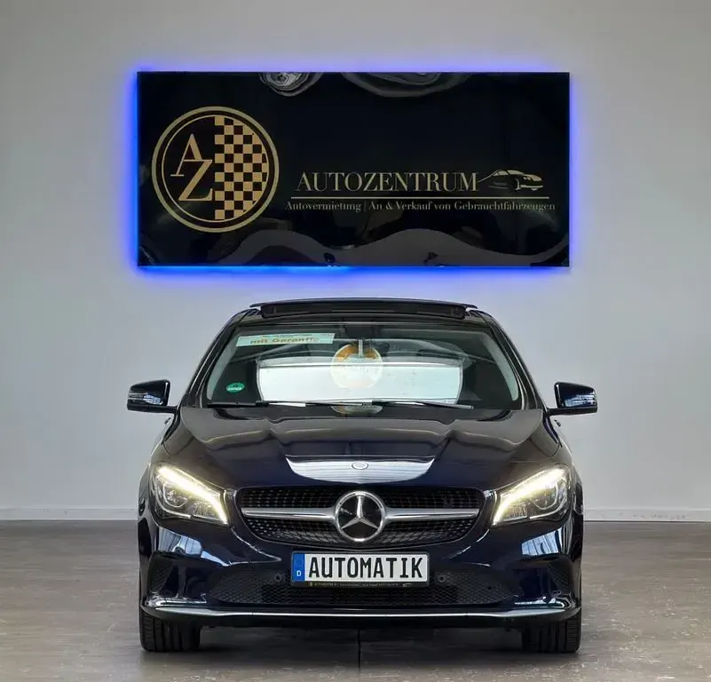 Gebraucht Mercedes CLA220 170 PS (125 kW) 2018 Cavansitblau Coupé
