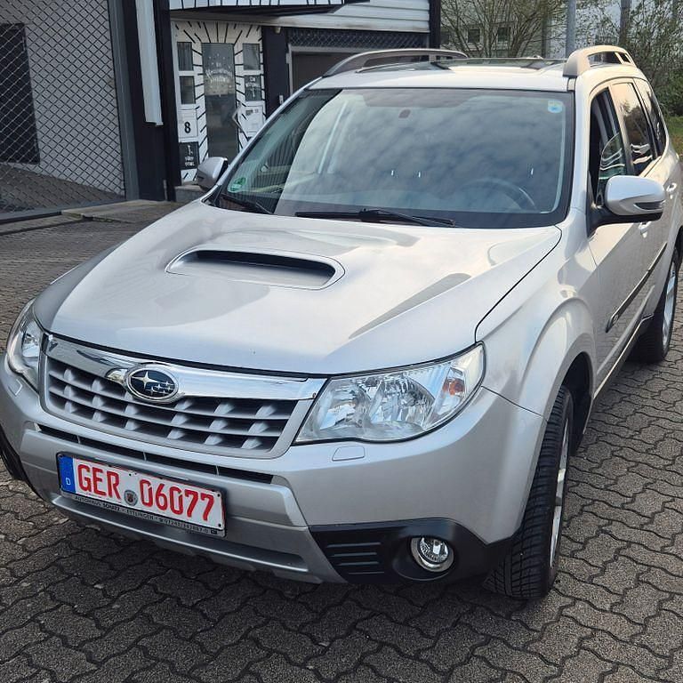 Gebraucht Subaru Forester Comfort 147 PS (108 kW) 2011 Spark silver (m) SUV