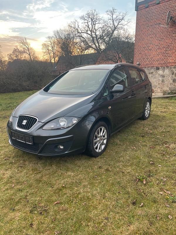 Grau Gebraucht 2010 Seat Altea XL Van / Kleinbus | 1.800 € (Guter Preis) - Bild 1/4