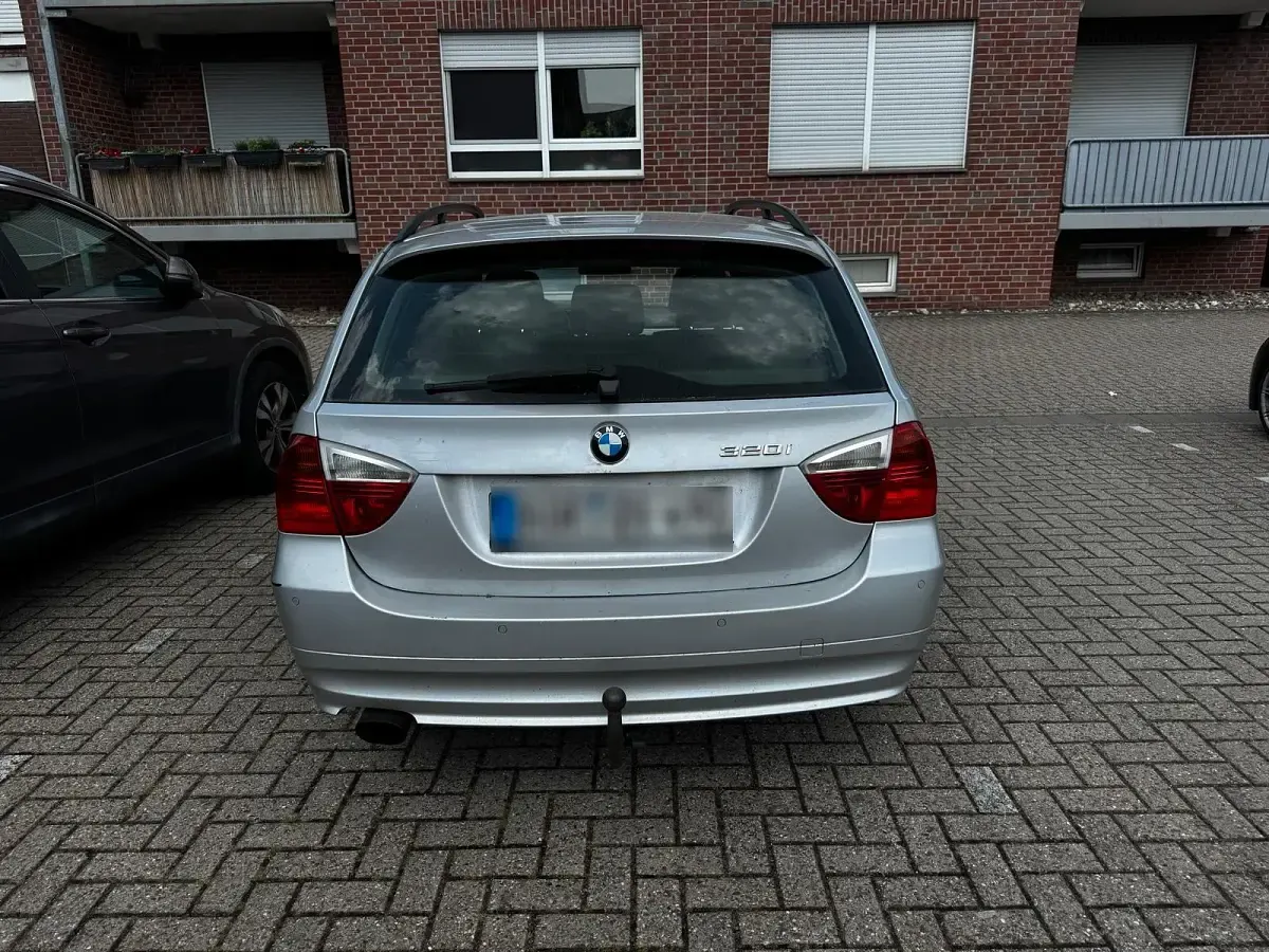 Gebraucht BMW 320 170 PS (125 kW) 2007 Silber Kombi