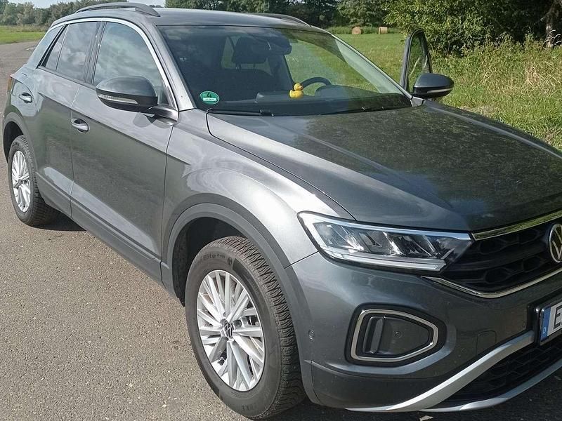 Grau Gebraucht 2022 VW T-Roc Life SUV | 23.900 € (Fairer Preis) - Bild 1/4