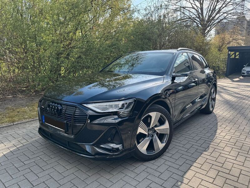 Schwarz Gebraucht 2020 Audi e-tron S-Line SUV | 37.600 € (Teuer) - Bild 1/4