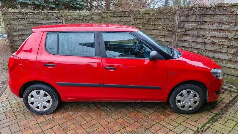 Gebraucht Skoda Fabia 60 PS (44 kW) 2011 Rot Limousine