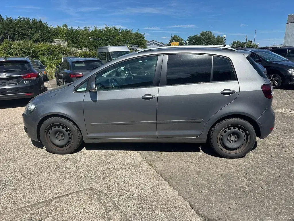 Gebraucht VW Golf VI Highline 105 PS (77 kW) 2011 United grey metallic Kleinwagen