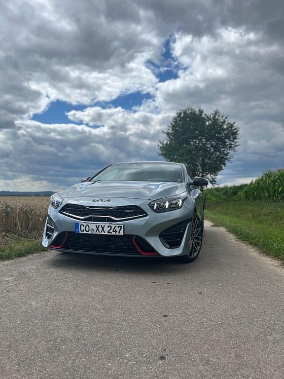 Silber Gebraucht 2023 Kia ProCeed GT 2 Kleinwagen | 26.500 € (Guter Preis) - Bild 1/4