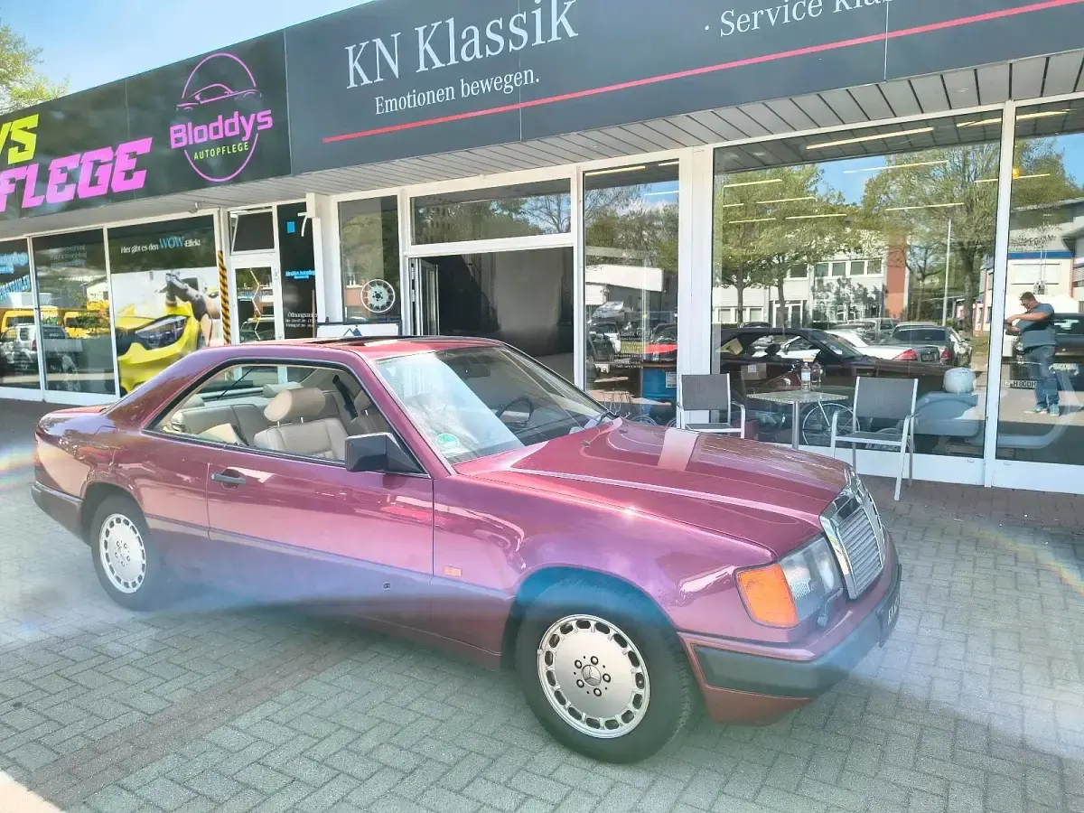 Gebraucht Mercedes E300 180 PS (132 kW) 1989 Rot Coupé