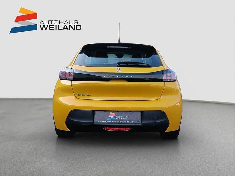 Gebraucht Peugeot 208 Active 100 kW (136 PS) 2022 Lack gelb faro/typ aussenverkleidung metalliclackierung Kleinwagen