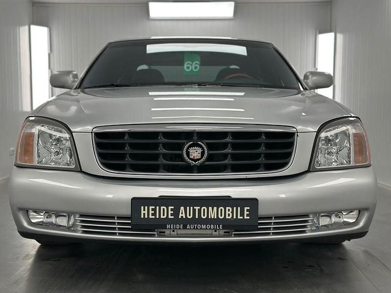 Second-hand Cadillac Deville 279 CP (205 kW) 2001 Argintiu Berlinǎ