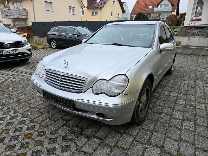 Gebraucht Mercedes C200 Elegance 163 PS (119 kW) 2002 Silber Limousine