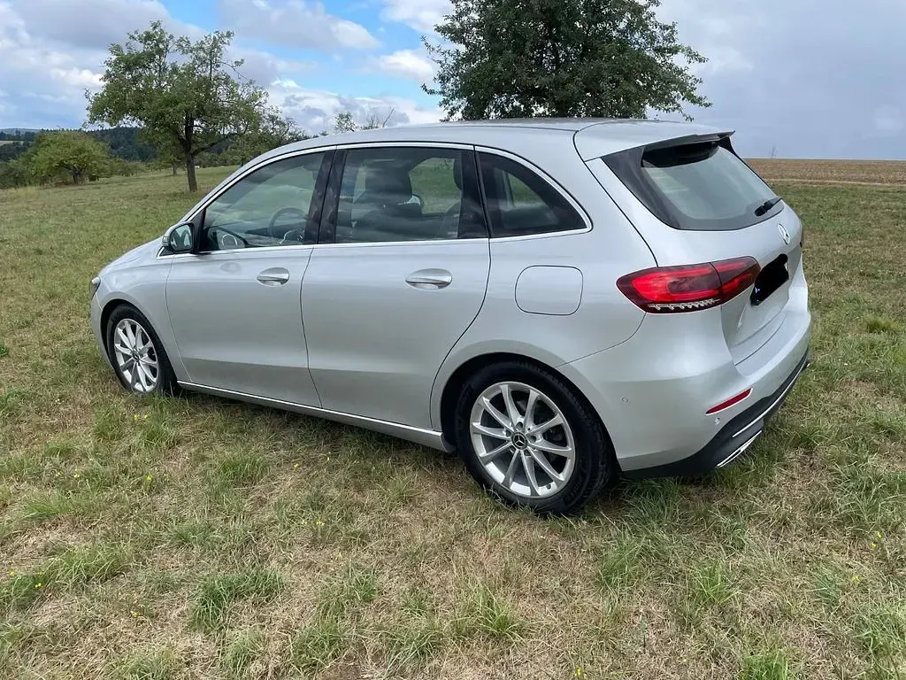Gebraucht Mercedes B180 136 PS (100 kW) 2019 Silber Kleinwagen