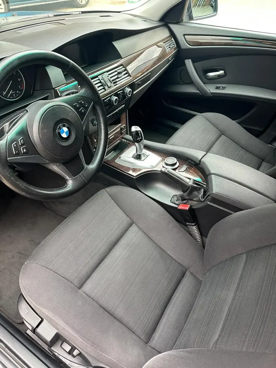 Käytetty BMW 523 177 HP (130 kW) 2007 Harmaa Sedan