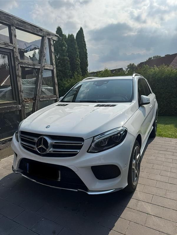 Weiß Gebraucht 2016 Mercedes GLE250 AMG SUV | 36.999 € (Teuer) - Bild 1/4
