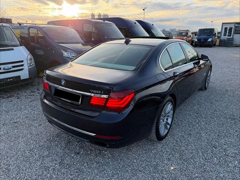 Gebraucht BMW 750 449 PS (330 kW) 2012 Blau Limousine