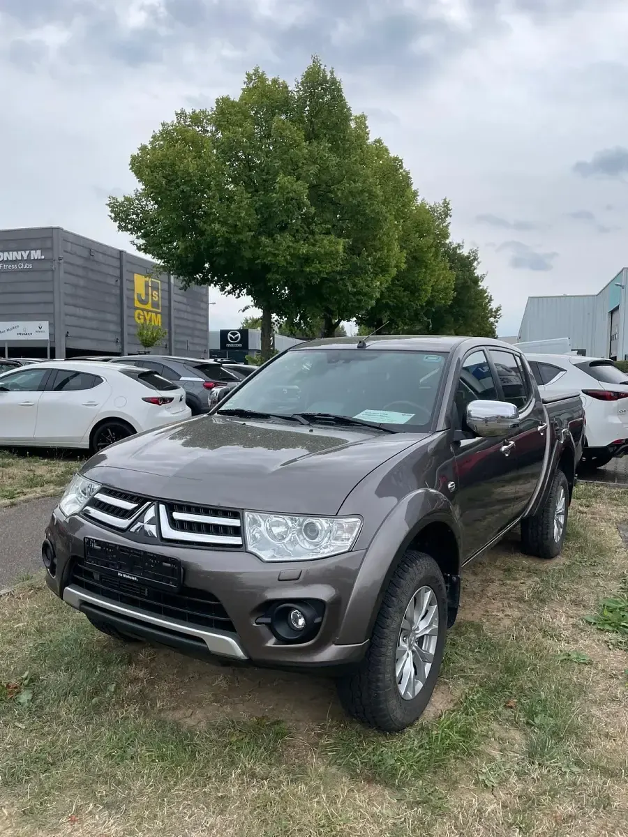 Gebraucht Mitsubishi L200 178 PS (130 kW) 2014 Braun Pickup